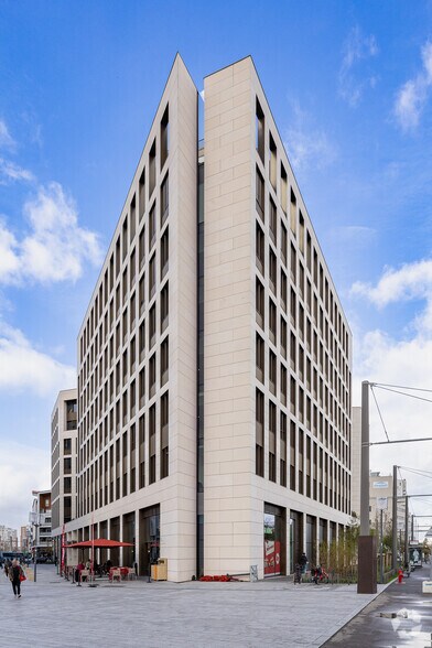 Office in Villeurbanne for lease - Building Photo - Image 3 of 6