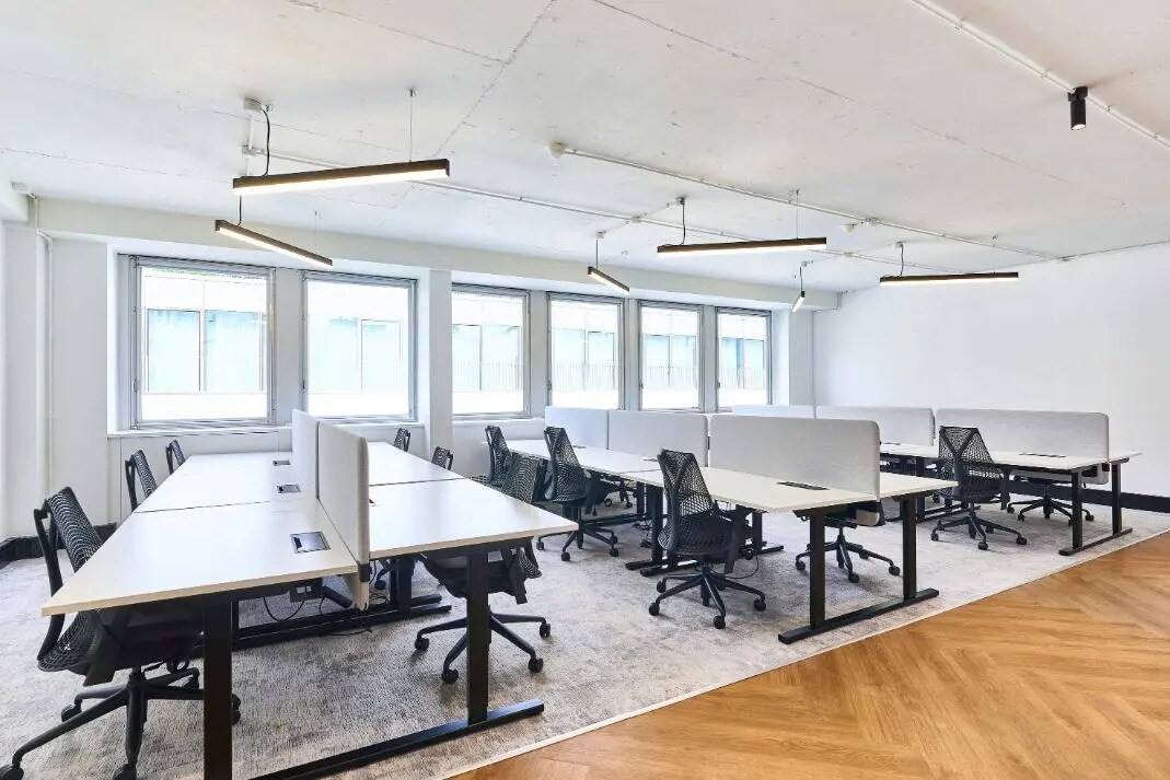 Office in Paris for lease Interior Photo- Image 1 of 13