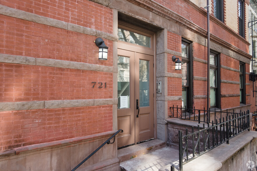 721 Saint Nicholas Ave, New York, NY for sale - Building Photo - Image 3 of 4