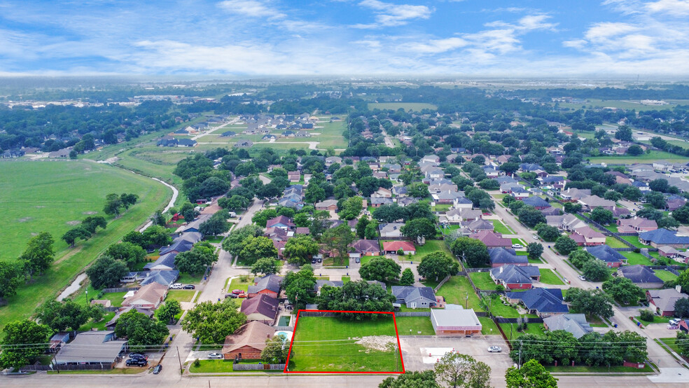 N Downing St, Angleton, TX for sale - Building Photo - Image 1 of 36