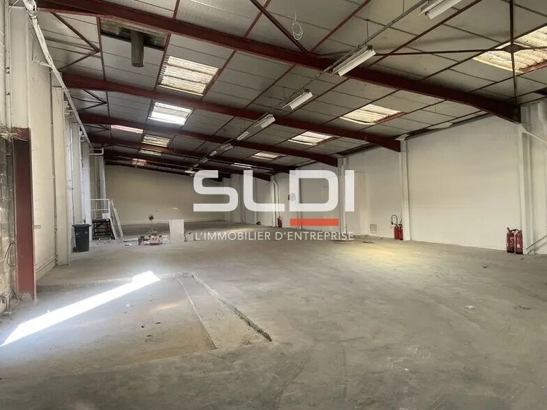 Flex in Villeurbanne for lease - Interior Photo - Image 2 of 4