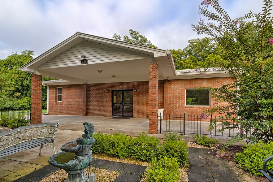 209 E Boundary St, Chapin, SC for sale - Building Photo - Image 1 of 1