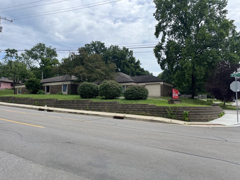 525 W 17th St, Bloomington, IN for sale - Primary Photo - Image 1 of 21