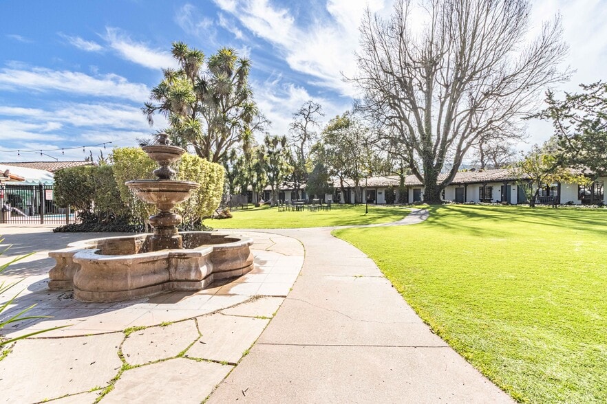 250 Entrada Dr, Novato, CA for lease - Building Photo - Image 3 of 15