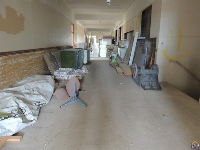 216 W 6th Ave, Emporia, KS for sale - Interior Photo - Image 3 of 8