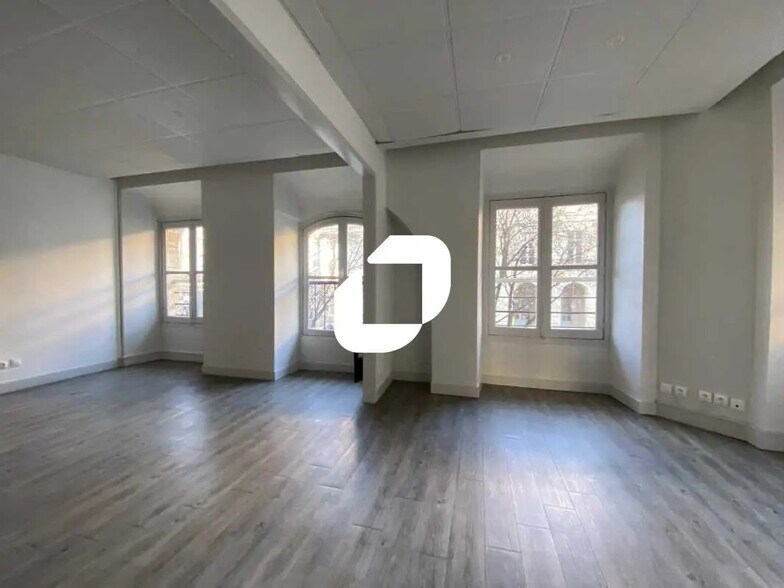 Office in Bordeaux for lease - Interior Photo - Image 1 of 10
