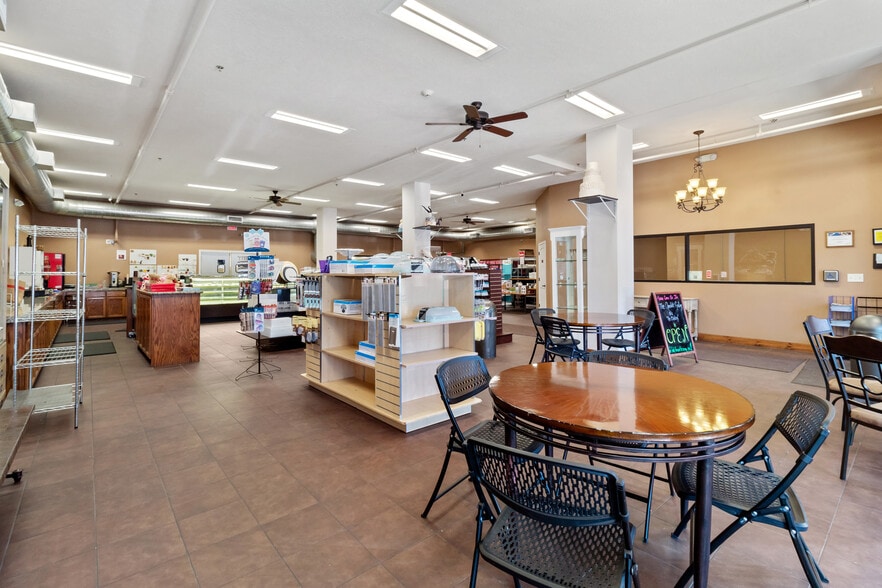 211 N Main St, Bryan, TX for lease - Building Photo - Image 3 of 10