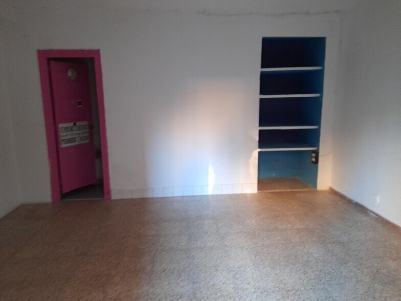 Retail in Cáceres for lease - Building Photo - Image 2 of 7