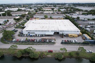 1600 Nw 165th St, Miami, FL for lease Building Photo- Image 2 of 3