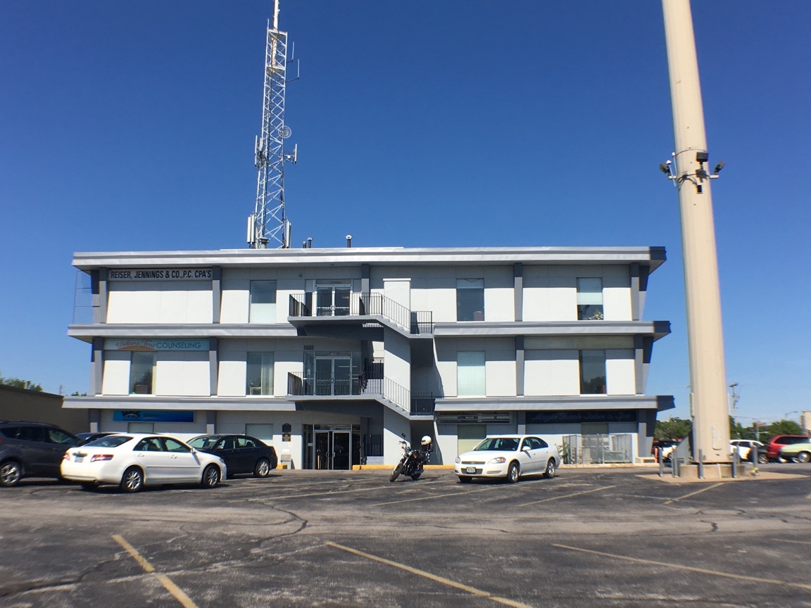 1706 Brady St, Davenport, IA for lease Building Photo- Image 1 of 5