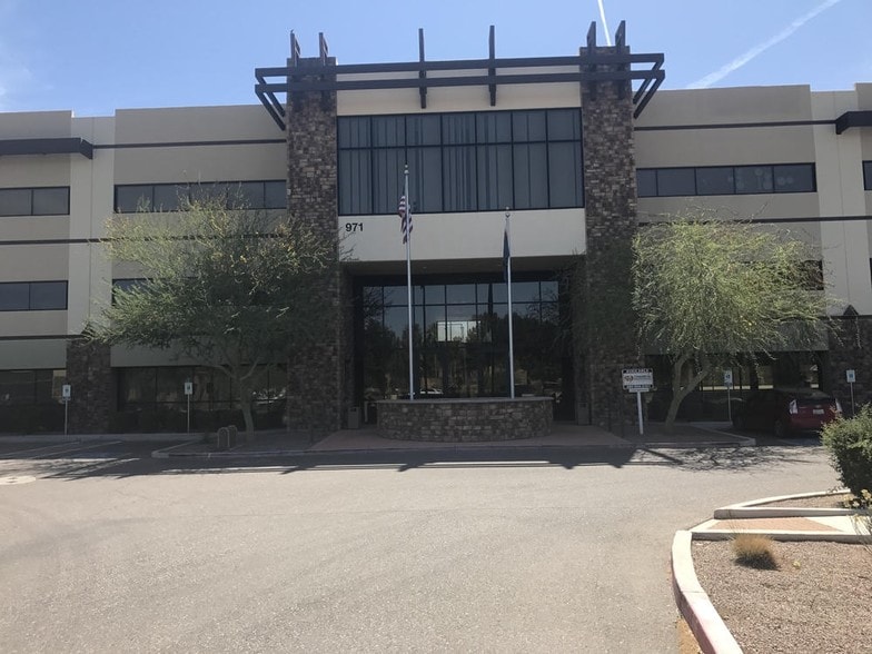 971 N Gilbert Rd, Gilbert, AZ for lease - Building Photo - Image 3 of 8