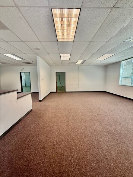 333 Crown Point Cir, Grass Valley, CA for lease - Building Photo - Image 3 of 19
