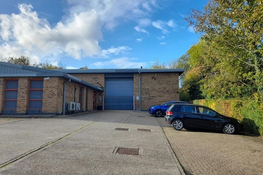 6 Rutherford Rd, Basingstoke for lease - Building Photo - Image 2 of 4