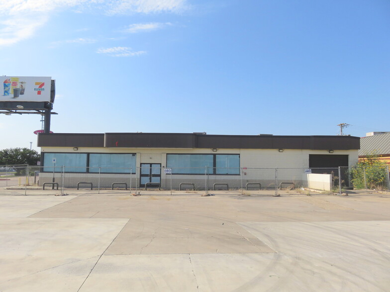 898 NE Alsbury Blvd, Burleson, TX for lease - Building Photo - Image 1 of 9