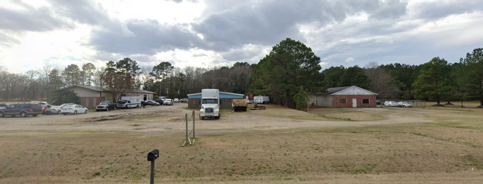 Three (3) Buildings in Darlington, SC portfolio of 3 properties for sale on LoopNet.com - Building Photo - Image 1 of 5