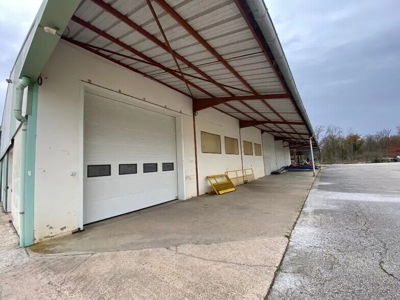 Flex in L'ABERGEMENT-DE-CUISERY for lease - Building Photo - Image 1 of 4