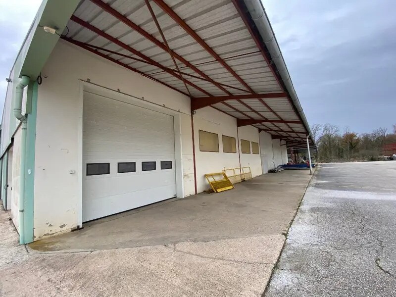 Flex in L'ABERGEMENT-DE-CUISERY for lease Building Photo- Image 1 of 5