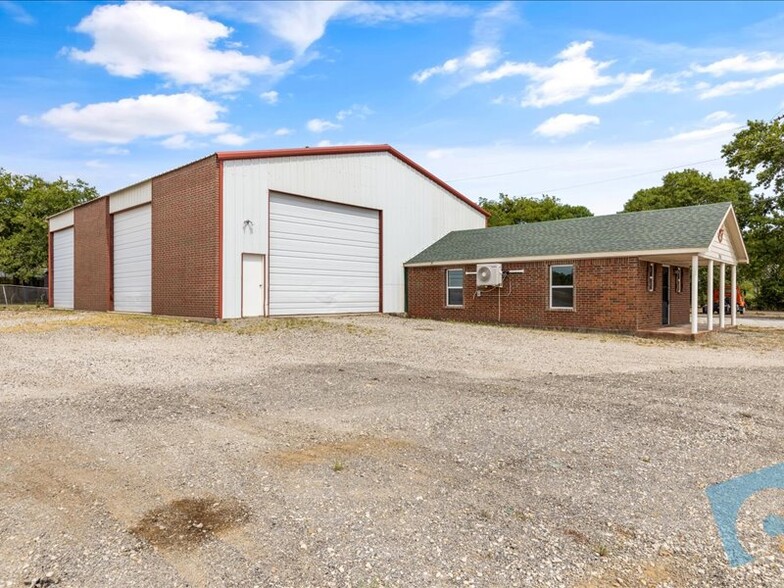 705 N Sealy Ave, Justin, TX for sale - Primary Photo - Image 1 of 1