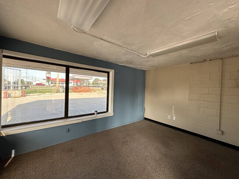 110 W Carl Hubbell Blvd, Meeker, OK for sale - Building Photo - Image 3 of 17