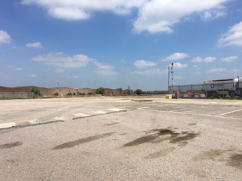 Fishers Way, Belvedere for lease - Building Photo - Image 2 of 6