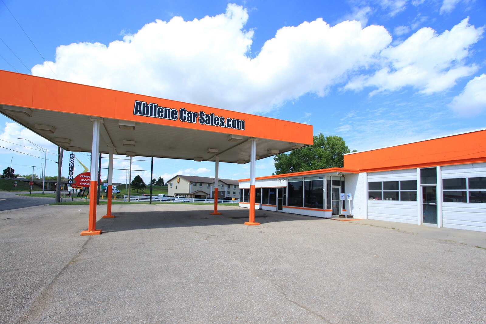 2205 N Buckeye Ave, Abilene, KS for sale Building Photo- Image 1 of 1