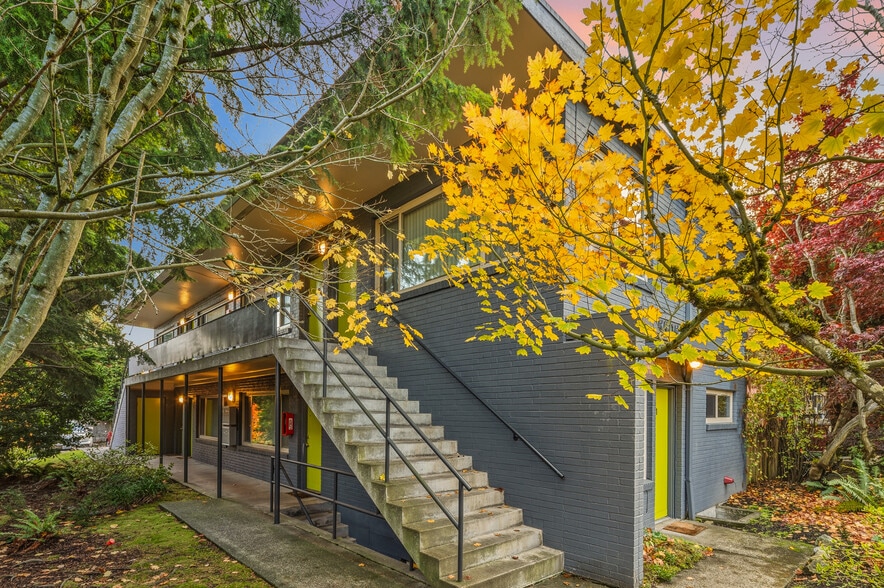 5505 NE 65th St, Seattle, WA for sale - Building Photo - Image 3 of 13