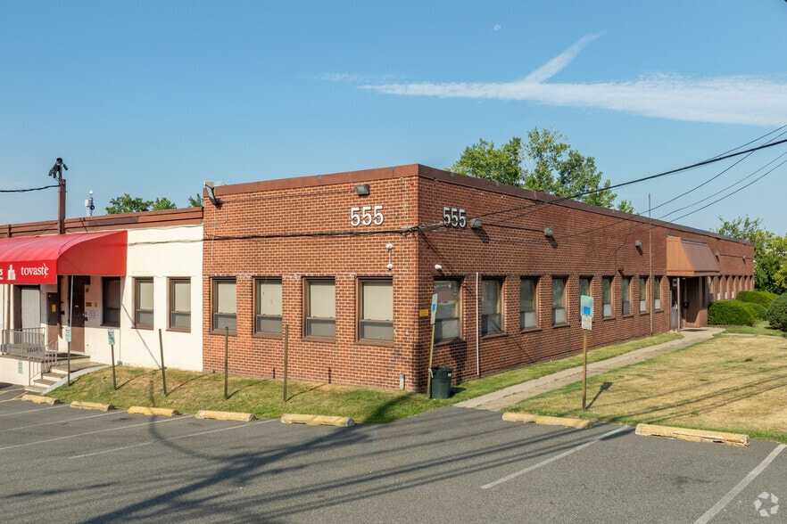 555 Secaucus Rd, Secaucus, NJ for lease - Building Photo - Image 3 of 8