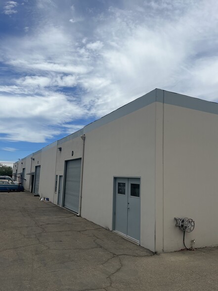 336 Dawson Dr, Camarillo, CA for lease - Building Photo - Image 3 of 14