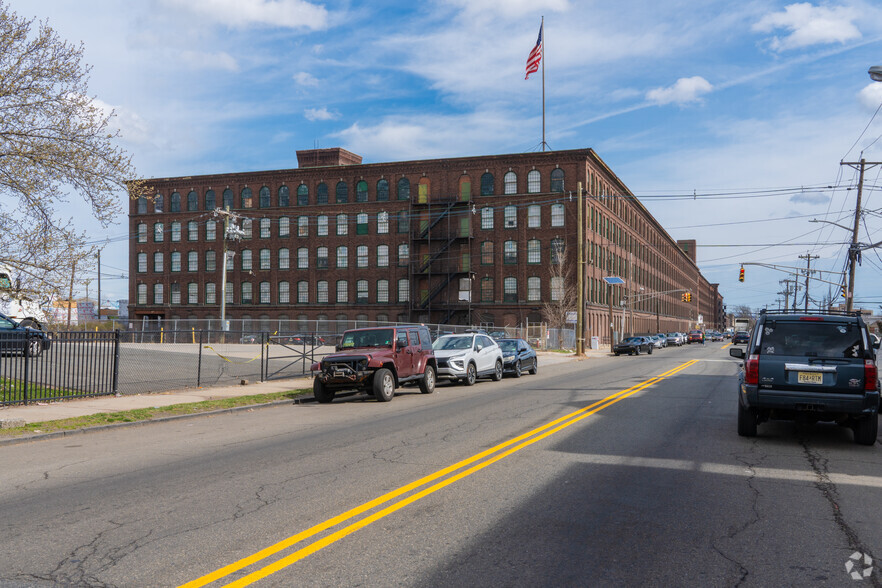 107 Trumbull St, Elizabeth, NJ for lease - Building Photo - Image 3 of 3