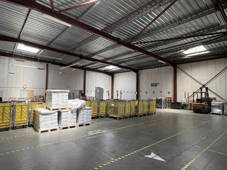 Flex in for lease - Interior Photo - Image 1 of 6