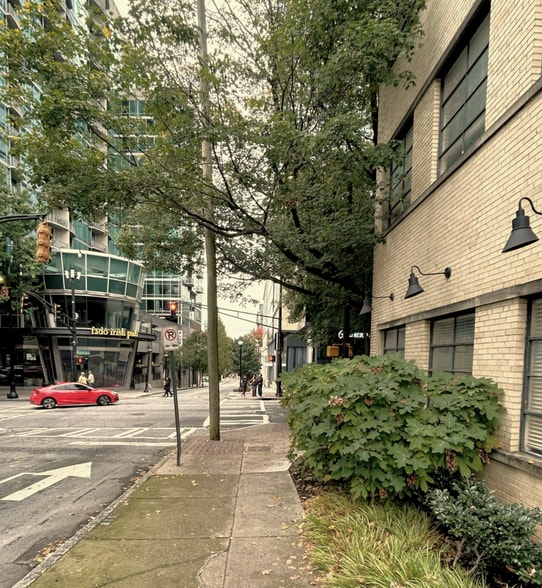 900 Peachtree St NE, Atlanta, GA for lease - Building Photo - Image 3 of 4