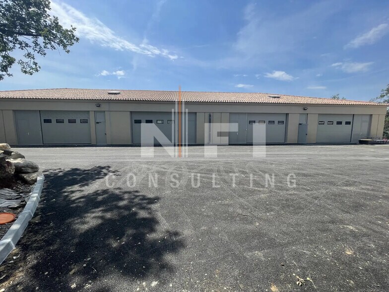 Flex in Valbonne for lease - Building Photo - Image 3 of 4