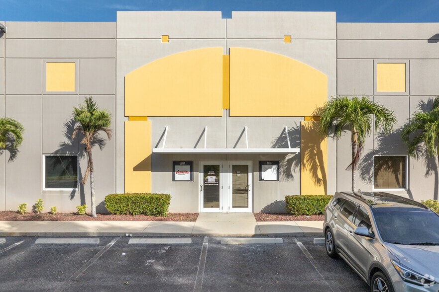 12821 Commerce Lakes Dr, Fort Myers, FL for sale - Building Photo - Image 3 of 8