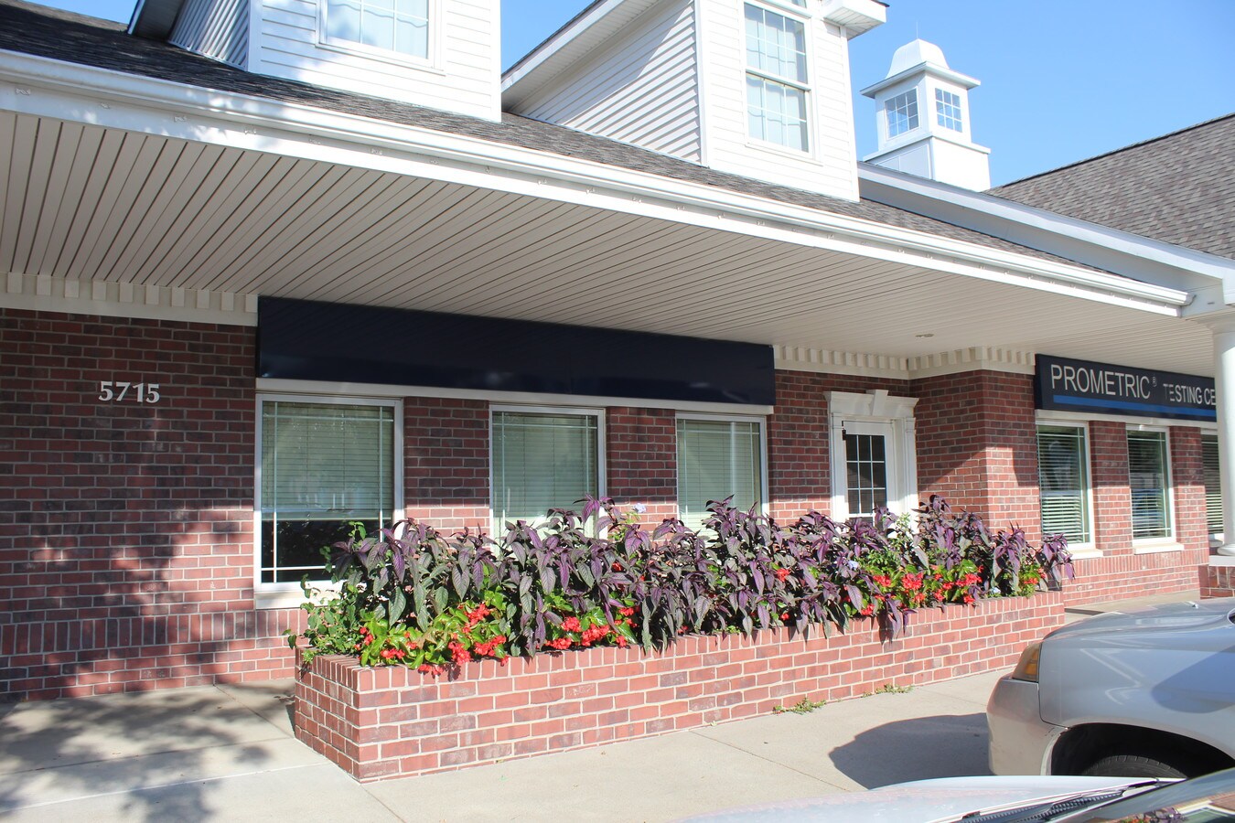 5715 S 34th St, Lincoln, NE 68516