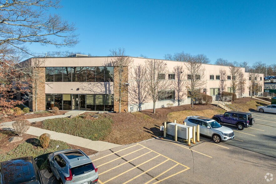 2 Thurber Blvd, Smithfield, RI for sale - Primary Photo - Image 1 of 1