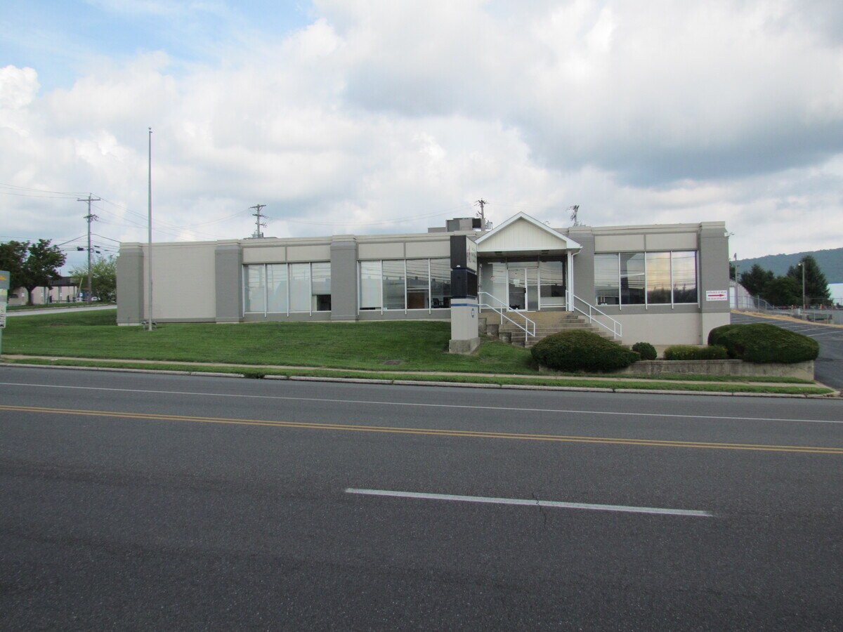 2045 Centre Ave, Reading, PA 19605