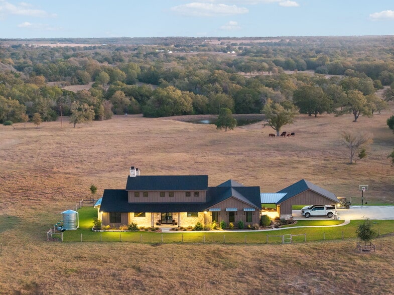 10433 County Road 162, Somerville, TX for sale - Primary Photo - Image 1 of 40