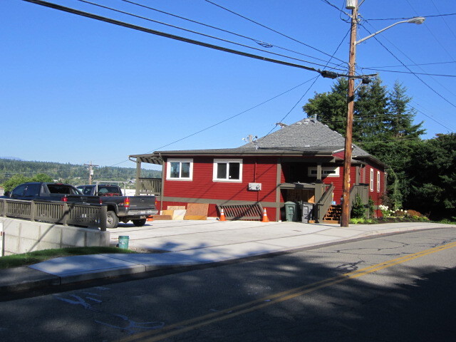 390 NE Hostmark St, Poulsbo, WA for lease - Building Photo - Image 3 of 18