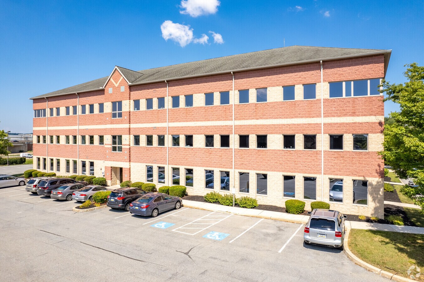 205 Granite Run Dr, Lancaster, PA 17601