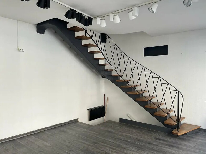 Retail in Nancy for lease - Interior Photo - Image 3 of 7