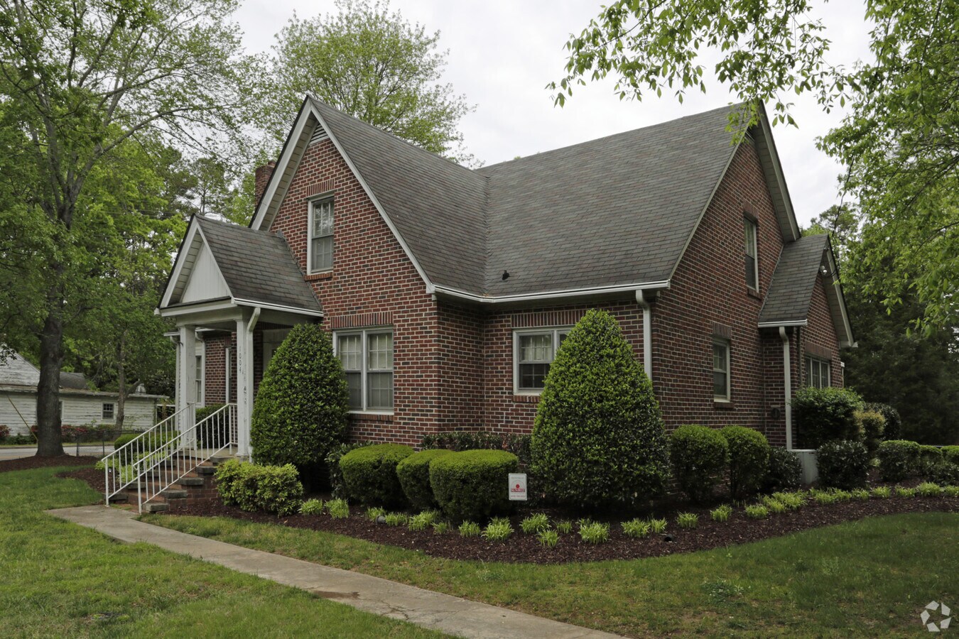 1004 Dabney Dr, Henderson, NC 27536