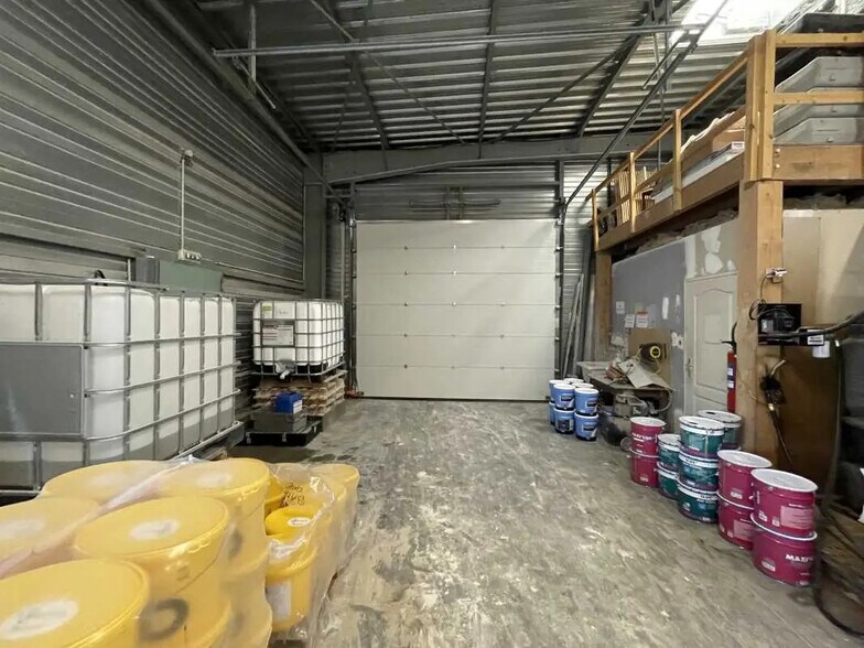 Flex in Vertou for lease - Interior Photo - Image 1 of 7