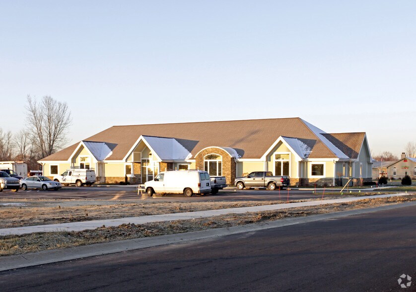 1213 Grassy Ln, Rossford, OH 43460