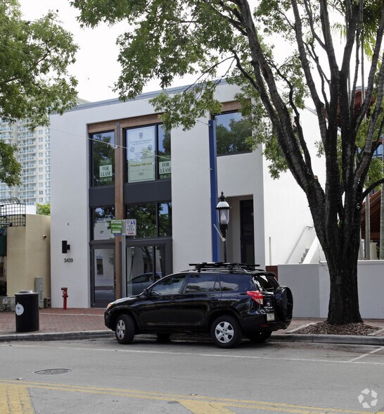 3439 Main Hwy, Miami, FL for sale - Primary Photo - Image 1 of 1