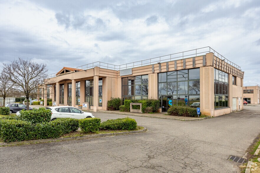 Office in Bron for sale - Building Photo - Image 2 of 3