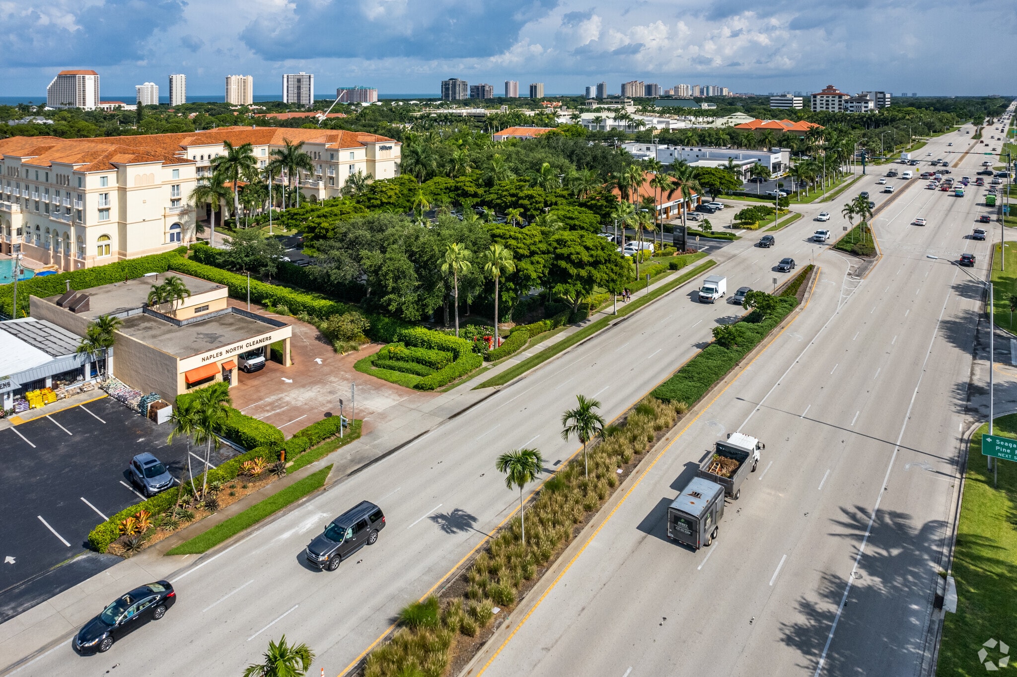 5075 Tamiami Trl N, Naples, FL 34103 Building with drivethru