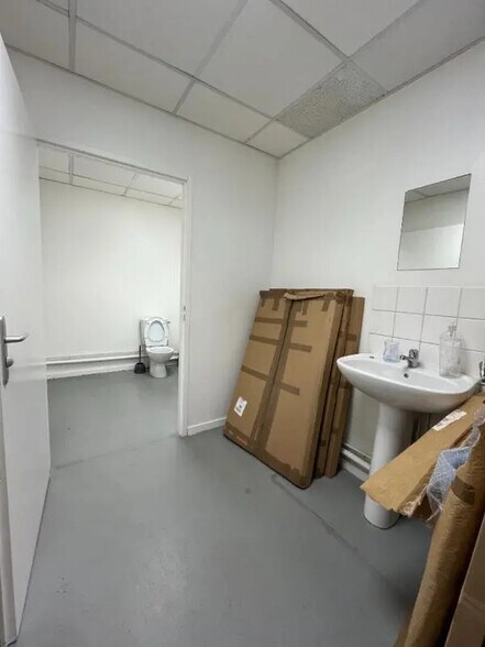 Retail in Besançon for lease - Interior Photo - Image 3 of 4