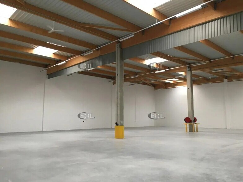 Industrial in Orly for lease - Interior Photo - Image 2 of 5