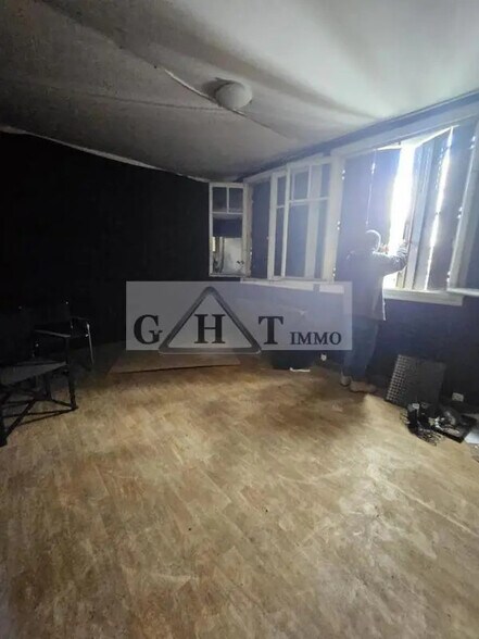 Industrial in Savigny-sur-Orge for sale - Interior Photo - Image 2 of 8