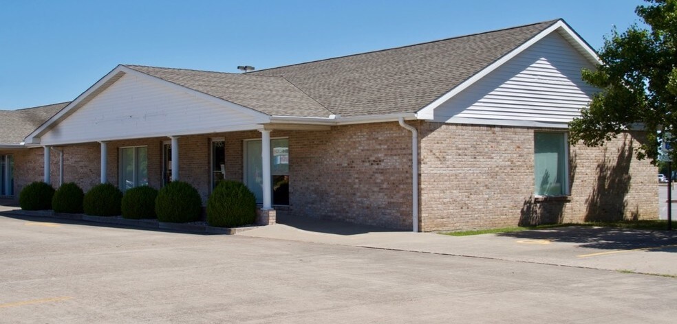 1130 E Main St, Carbondale, IL for sale - Primary Photo - Image 1 of 17